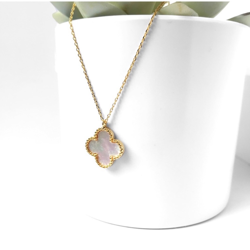 1 LEFT! Women’s Mother Of Pearl Pendant Yellow Gold Dainty Beautiful Necklace - Picture 3 of 3